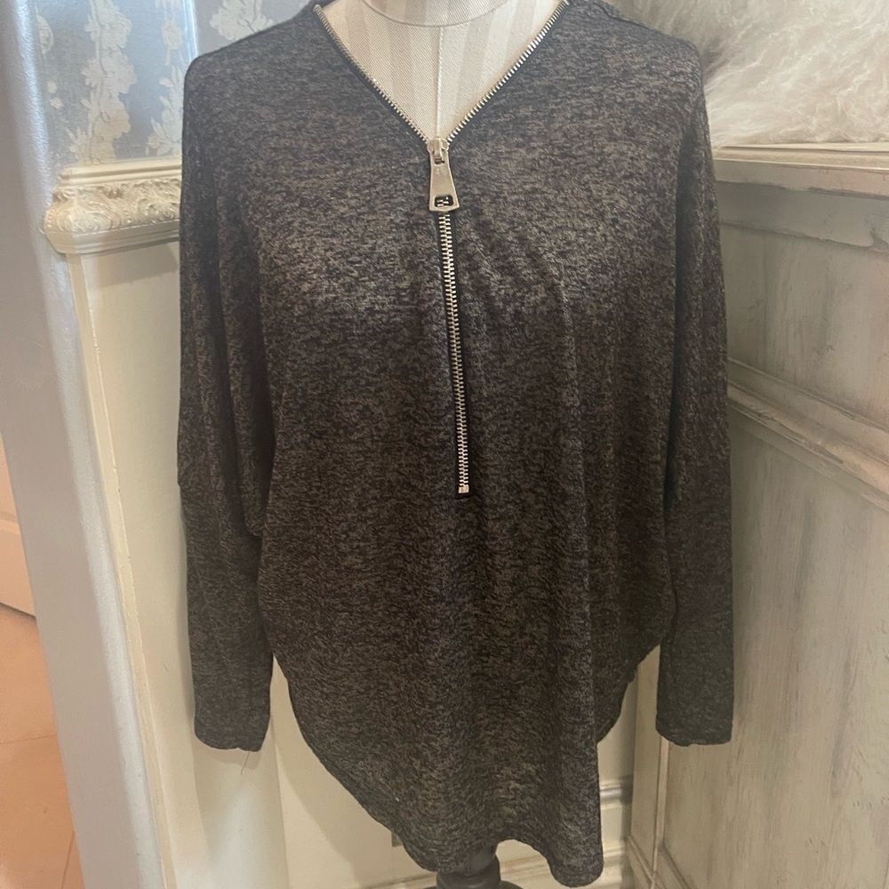 JOAN VASS Charcoal & Black Zipper Front Tee!